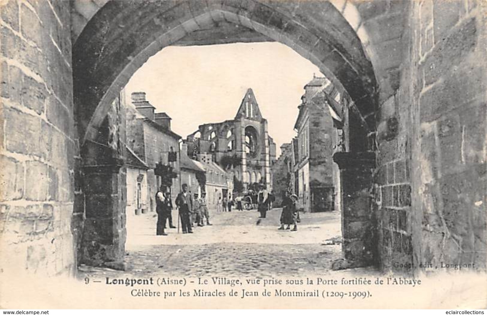 Longpont    02    Le Village Vue Prise Sous La Porte Fortifiée       (voir Scan) - Sonstige & Ohne Zuordnung