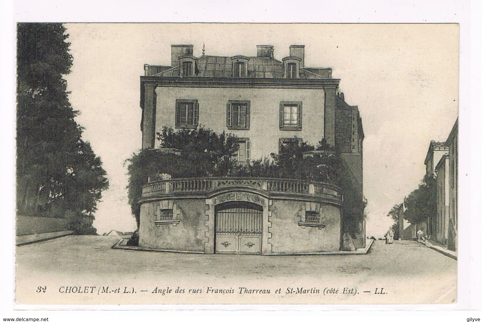 CPA. Cholet. Angle Des Rues François Tharreau Et St Martin.  (596) - Cholet