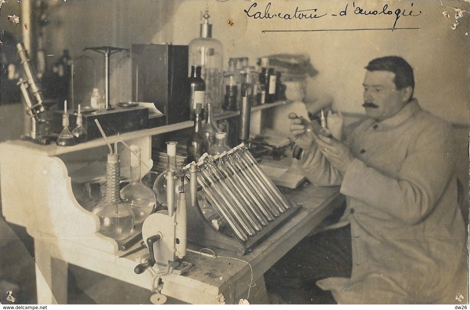 Carte-photo - Personnage Et Lieu à Identifier - Laboratoire D'Oenologie En 1909 - To Identify