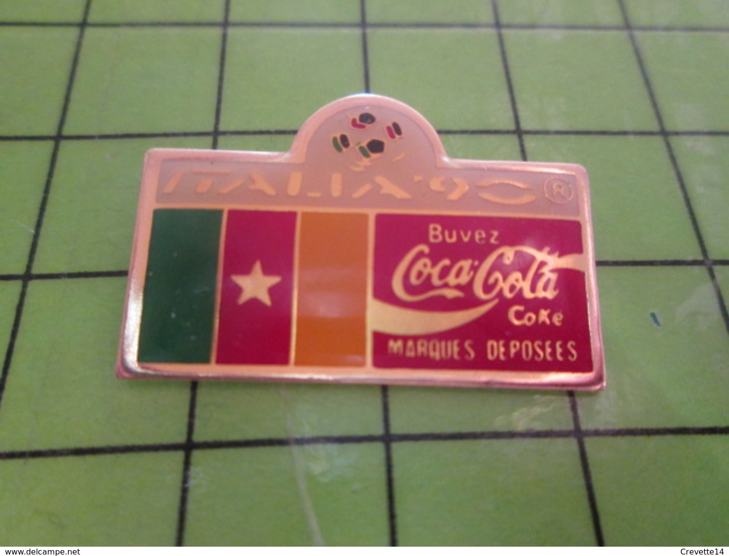 615a Pin's Pins / Rare Et Belle Qualité THEME : COCA-COLA / MONDIAL FOOT ITALIE 1990 DRAPEAU AFRICAIN - Coca-Cola