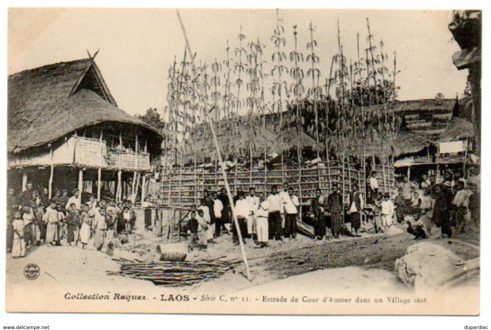 Asie / LAOS : Estrade De La Cour D'Amour Dans Un Village Thaï. (Collection Raquez Série C, N° 11). - Laos