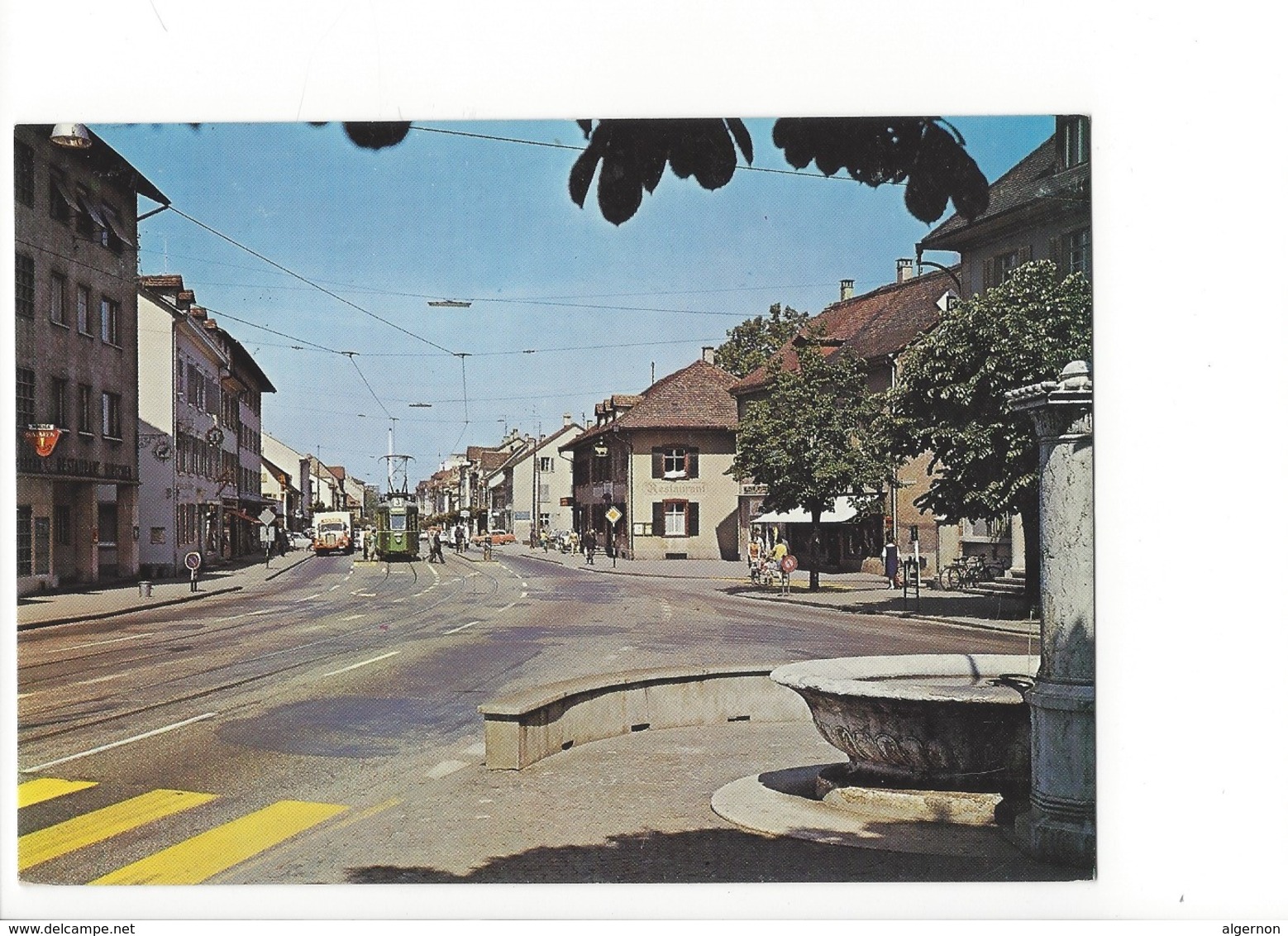 20299 -  Birsfelden Dorfstrasse Tram Et Fontaine (format 10X15) - Birsfelden