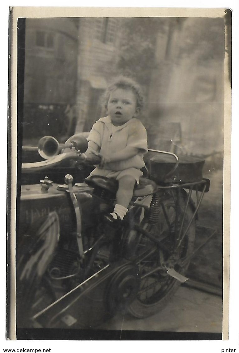 ENFANT Sur Une MOTO - CARTE PHOTO - Motorräder