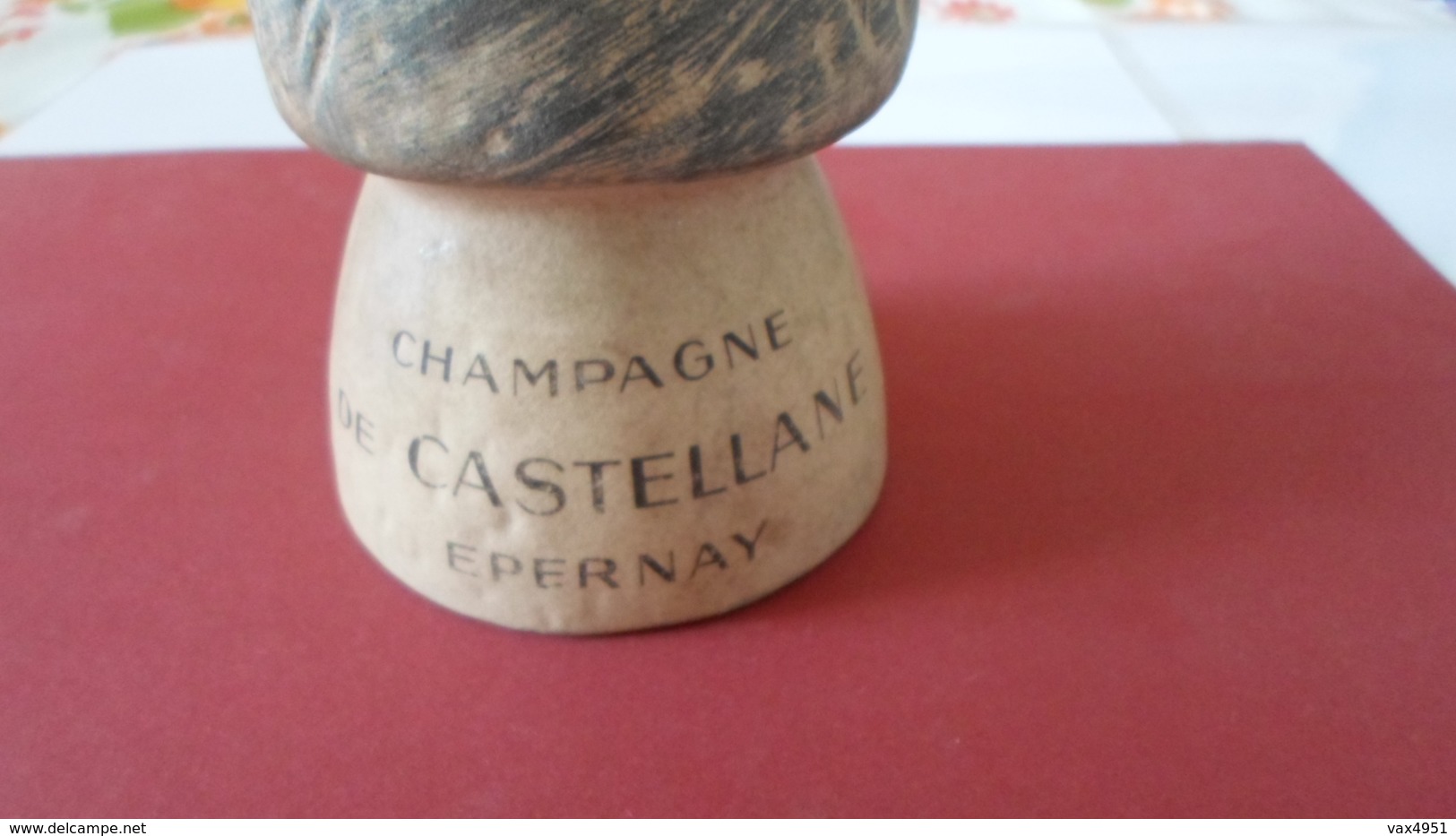 CENDRIER  CHAMPAGNE DE CASTELLANE    EN FORME DE BOUCHON   *** * SUPERBE  RARE     ******  A   SAISIR ****** - Cendriers