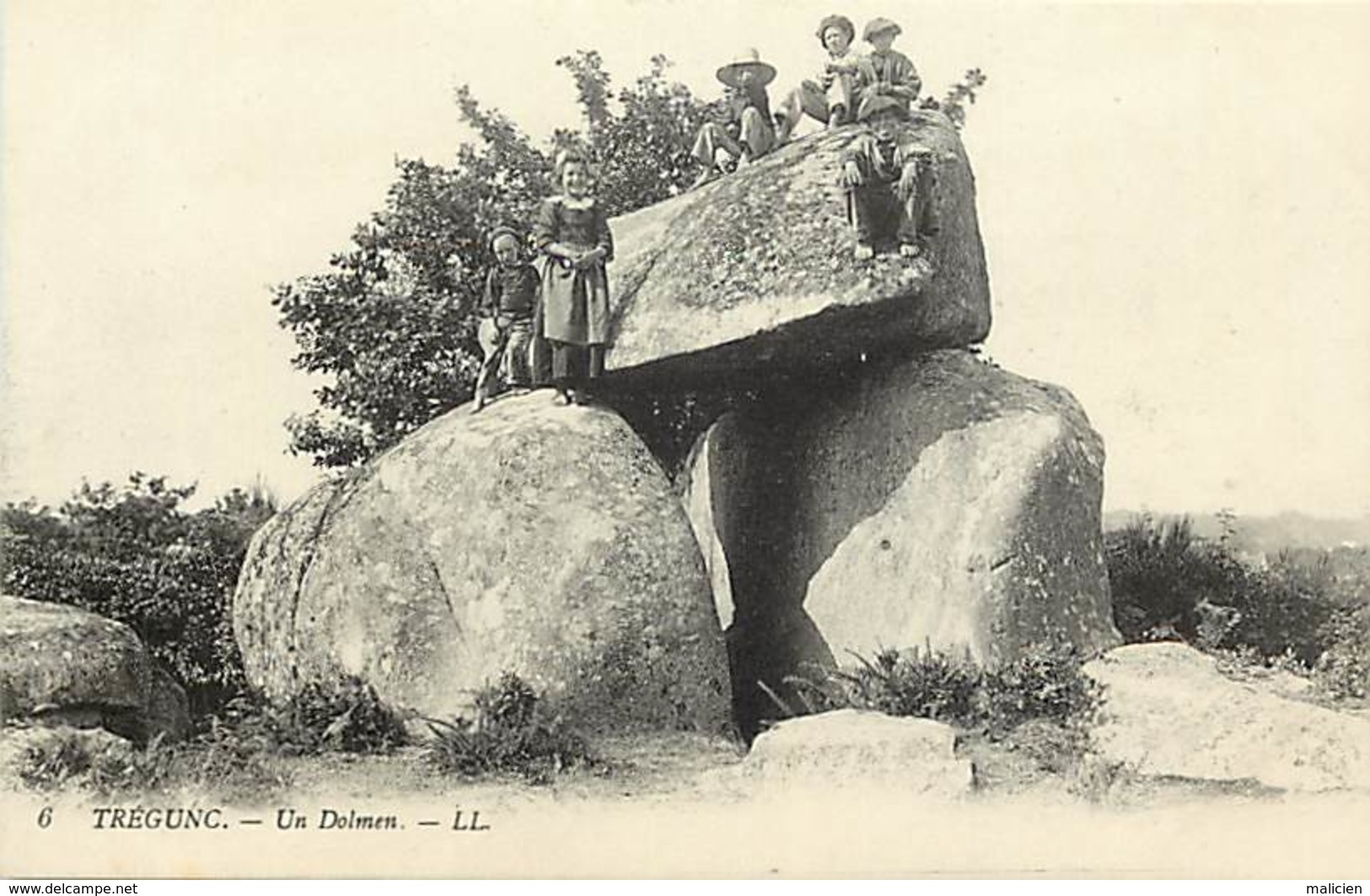 - Finistere - Ref-E19- Tregunc - Un Dolmen - Dolmens - Dolmen Et Menhirs - Enfants - Carte Bon Etat - - Trégunc