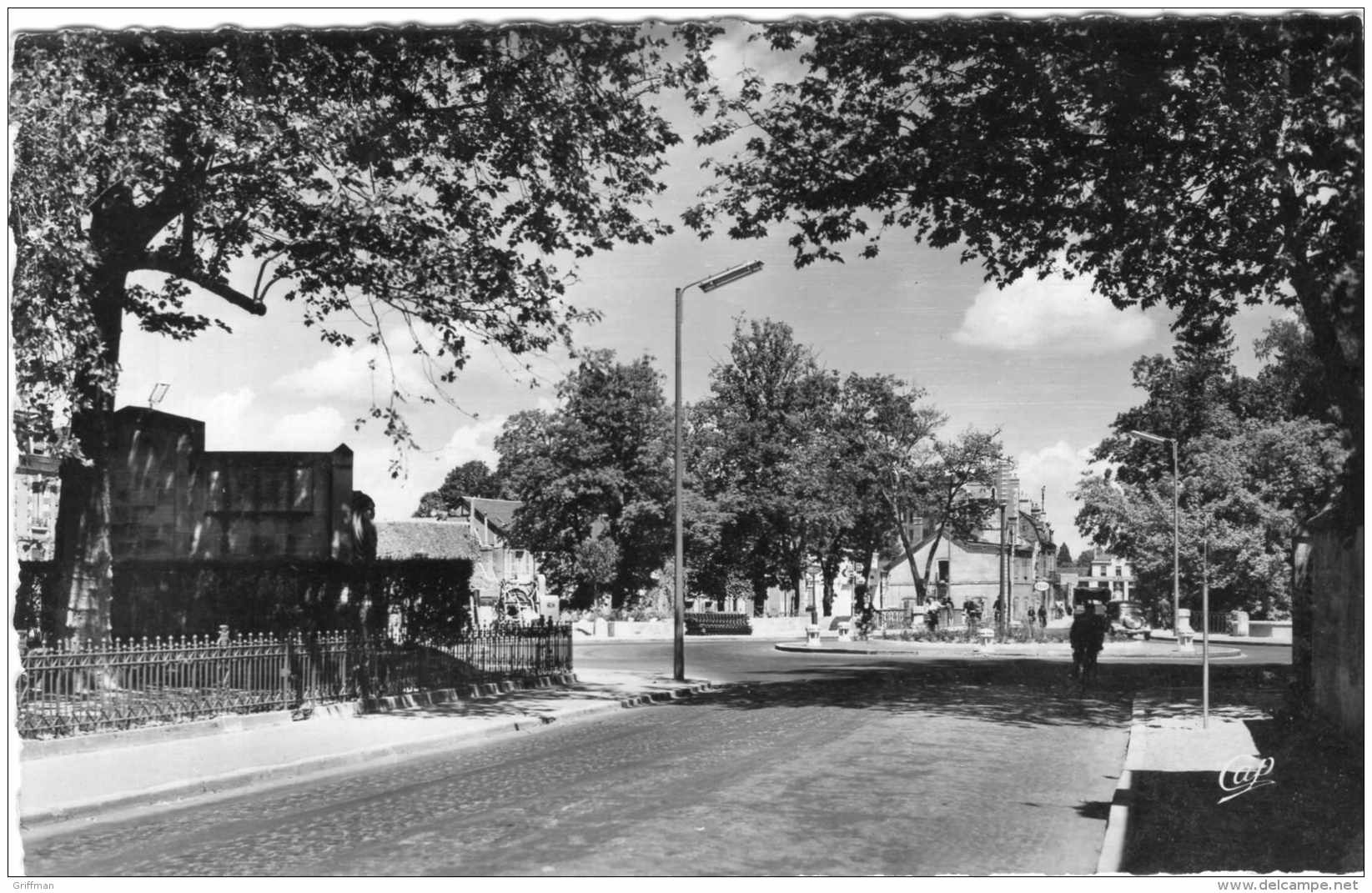 BOURGES AVENUE DE LA GARE CPSM 9X14 NEUVE - Bourges