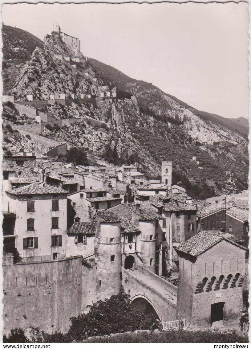 Alpes  De Haute Provence : ENTREVAUX   Et  Ses  Fortifications  Construites Par Vauban De 1965 A 1700 - Autres & Non Classés