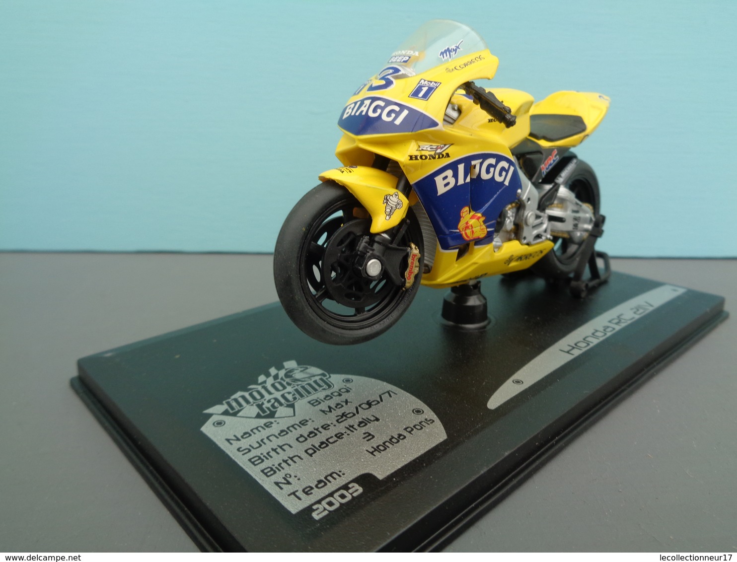 Moto Honda RC 211V Pilote 3 Max Biaggi Marque Solido échelle 1/18 ème Réf 19 - Motos