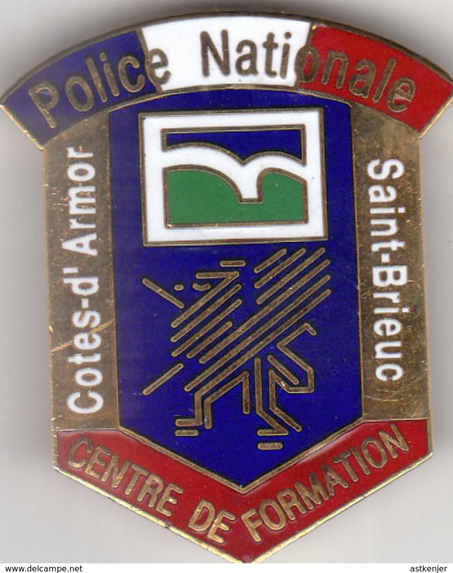 INSIGNE - CENTRE DE FORMATION DE LA POLICE DE SAINT BRIEUC - RARE - Police & Gendarmerie