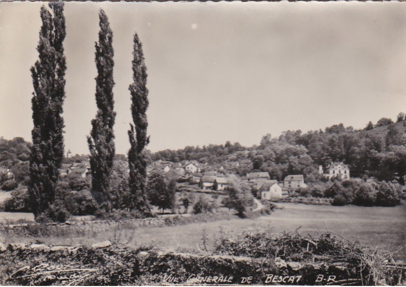 64 BESCAT  CPSM PHOTO ROUX  Jolie Vue Sur Le VILLAGE Maisons Colonie De Vacances CHATEAU  à Travers CHAMPS - Autres & Non Classés