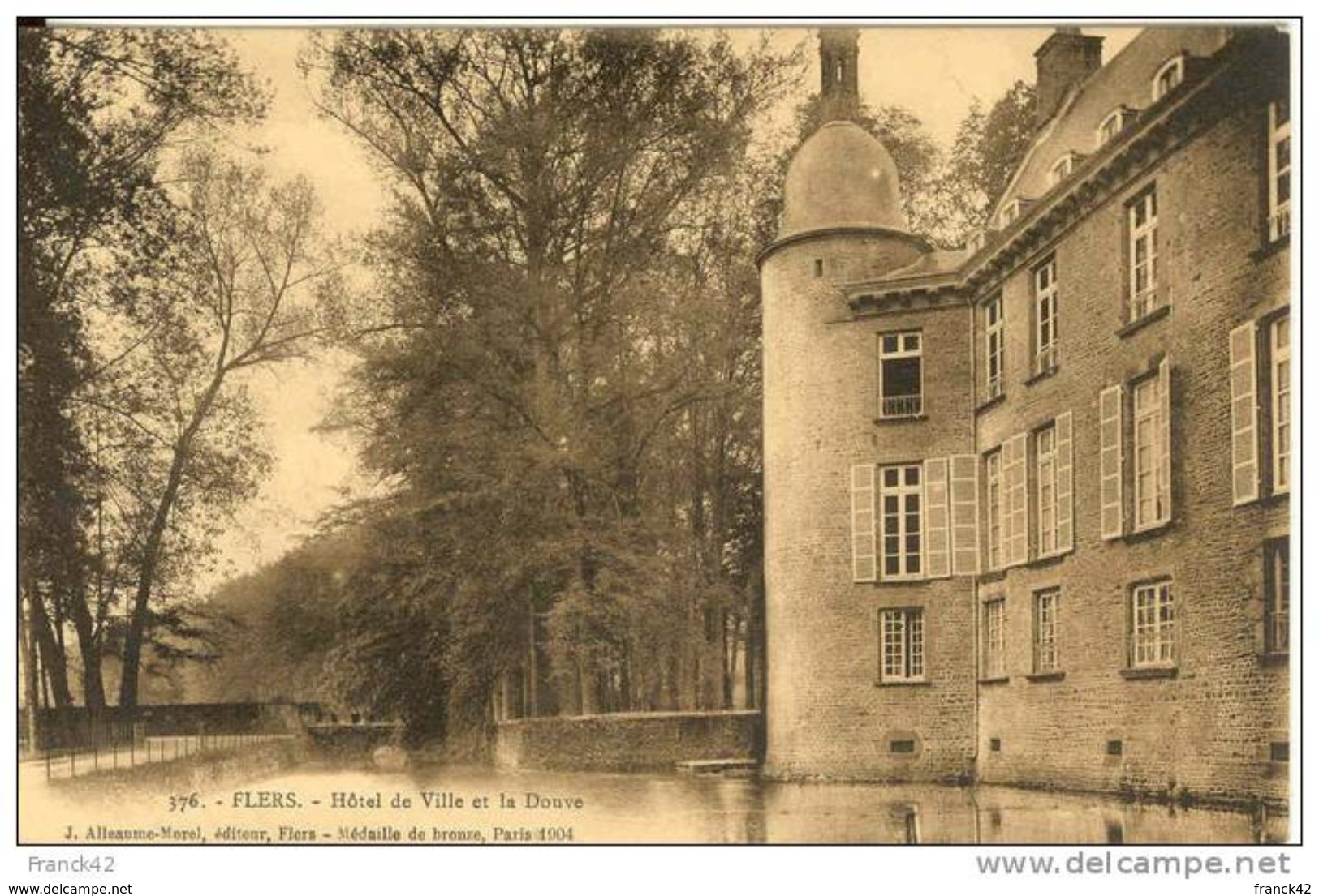 61. Flers. Hotel De Ville Et La Douve - Flers