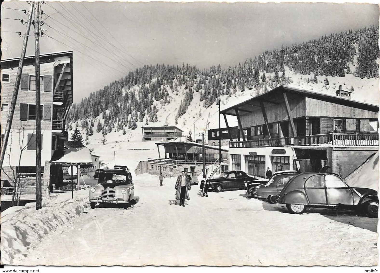 MERIBEL-LES-ALLUES - Une Vue Des Etablissements Alt 1600m. Méribel Et La Saulire - Autres & Non Classés