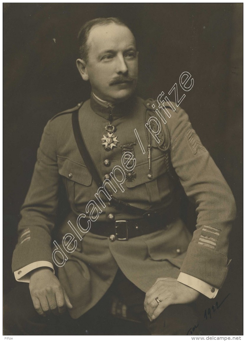 Portrait Dédicacé Du Général Aubert Frère , Alors Chef De Corps Du 1er RI à Cambrai . 1922 . - Guerre, Militaire