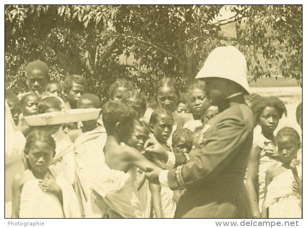 Madagascar Vaccination Des Enfants Sante Publique Ancienne Photo Ramahandry 1910' - Afrique