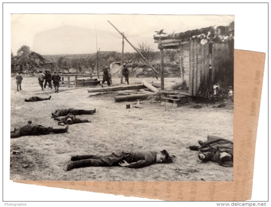 WWII Guerilla Russe Attaque Village Pris Par Les Allemands Ancienne Photo 1944 - War, Military