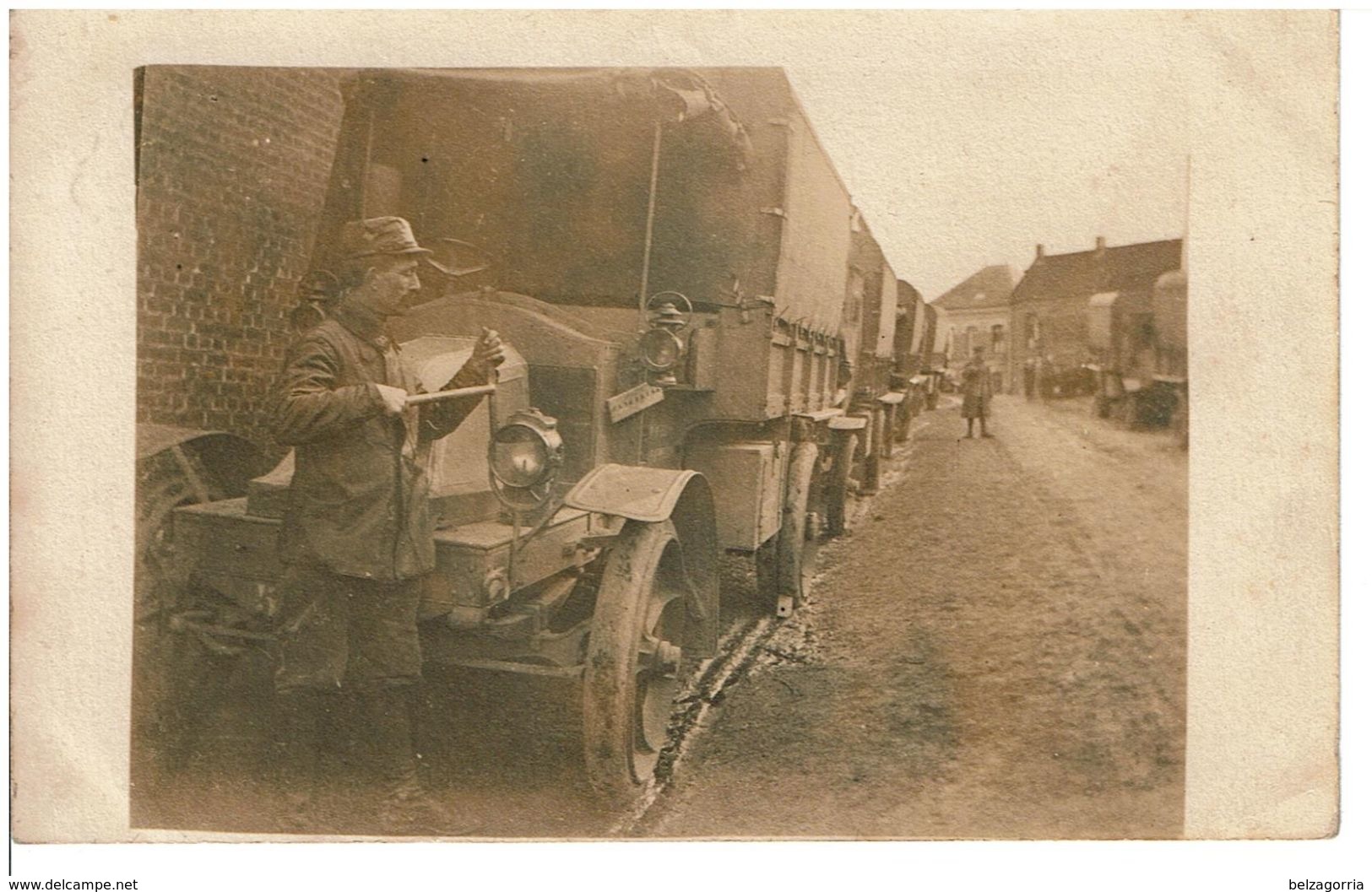 CARTE PHOTO ORIGINALE  CAMIONS TRANSPORTS De TROUPES - Véhicules Et Lieu à Identier - Période 14-18 -  VOIR SCANS - Véhicules