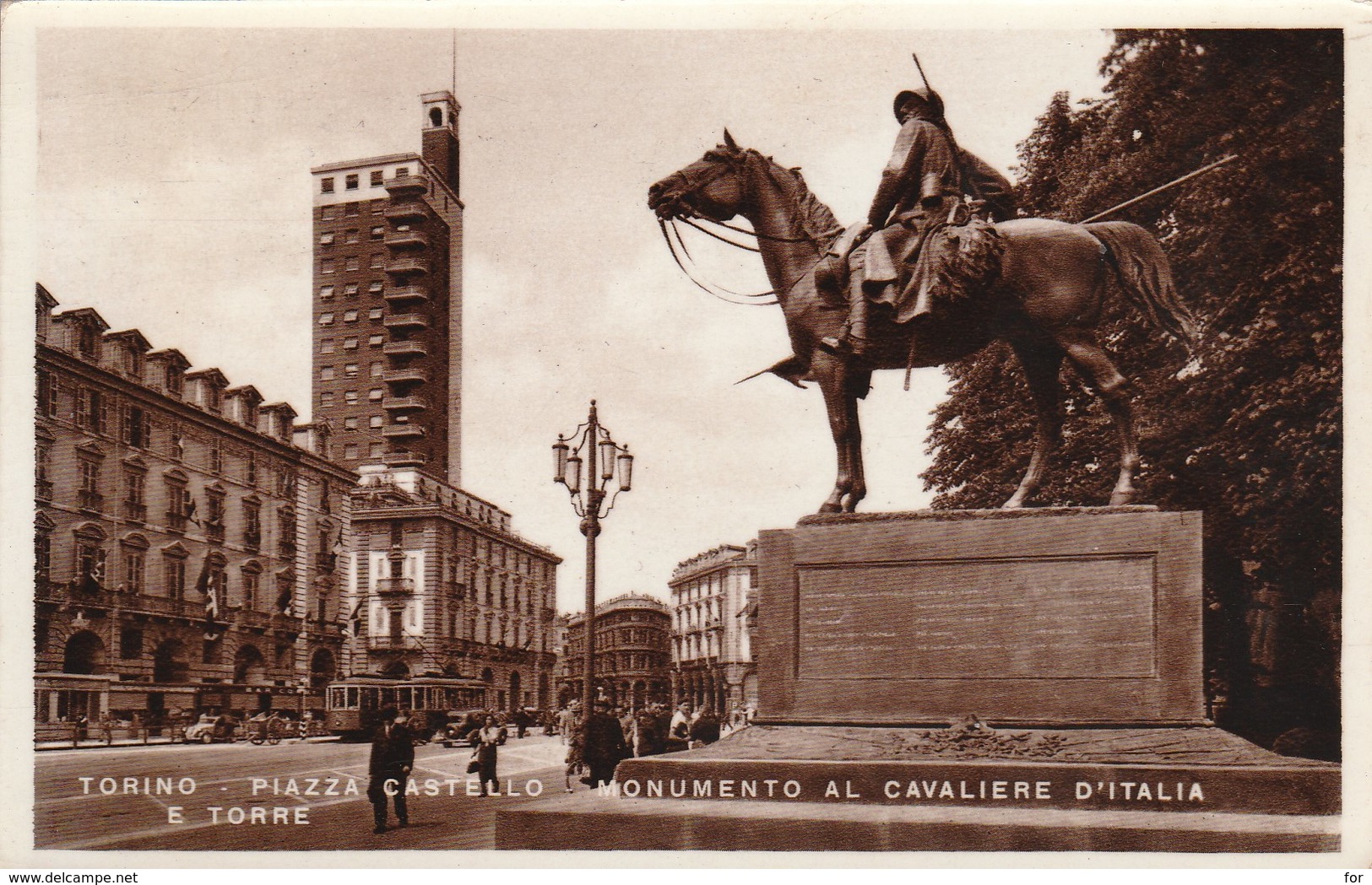 Italie : TORINO : Piazza Castello , Monumento Al Cavaliere D'italia ( Cpsm-  Fotobrillante ) - Orte & Plätze