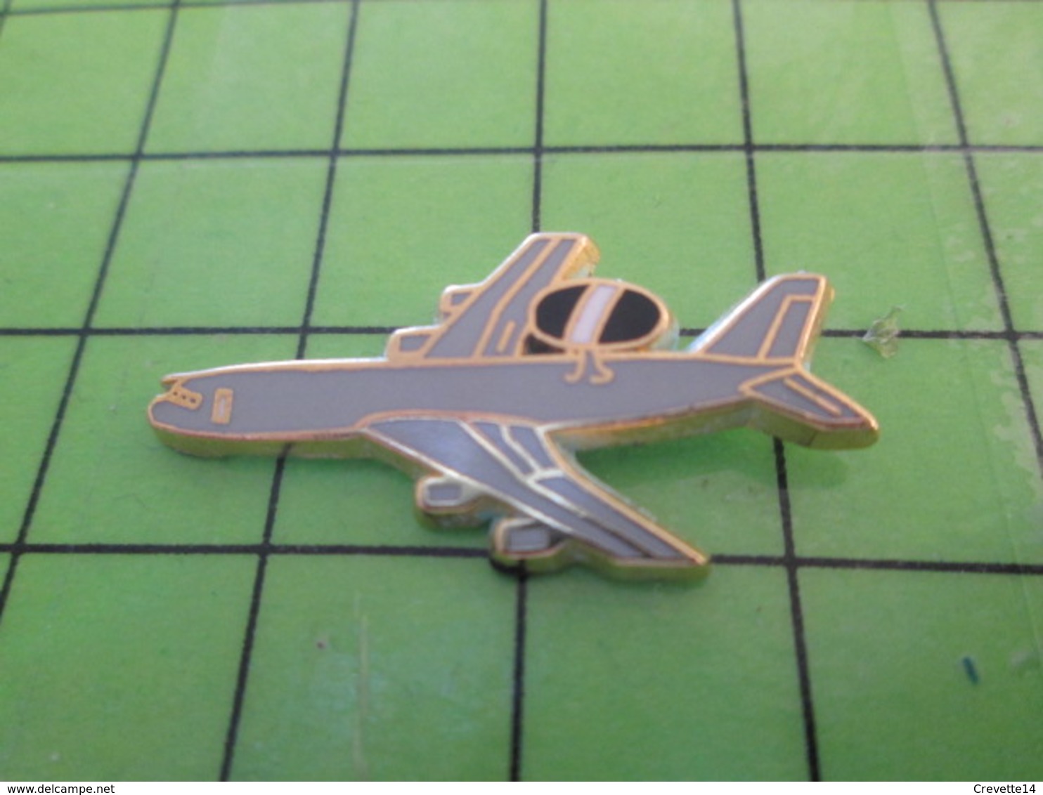 713b Pin's Pins / Beau Et Rare : Thème AVION AVIATION / BOEING 707 AWACS Par PICHARD SAUMUR - Aviones