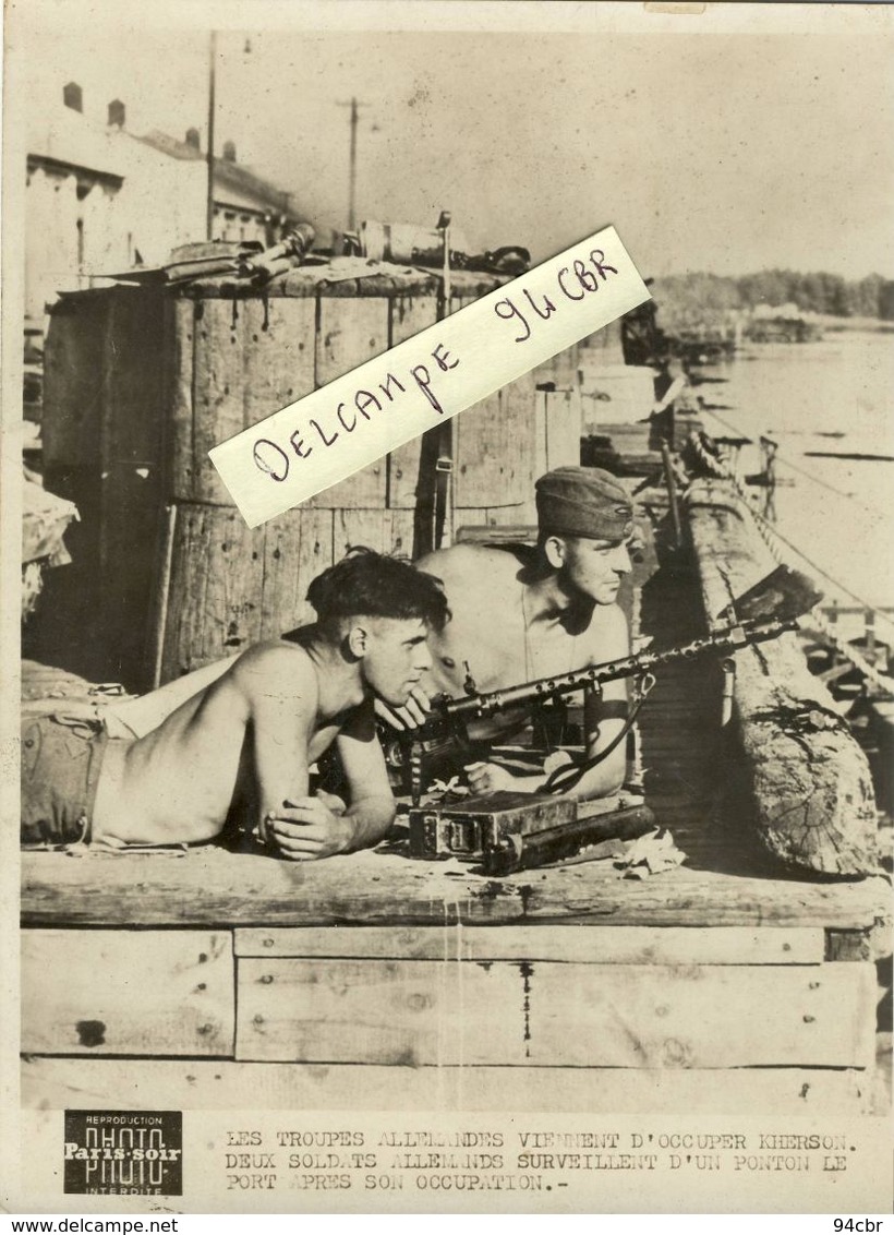 PHOTO ORIGINALE( 15X20 )guerre Germano Soviétique( Les Troupes Allemandes Viennent D Occuper KHERSON) - Guerre, Militaire