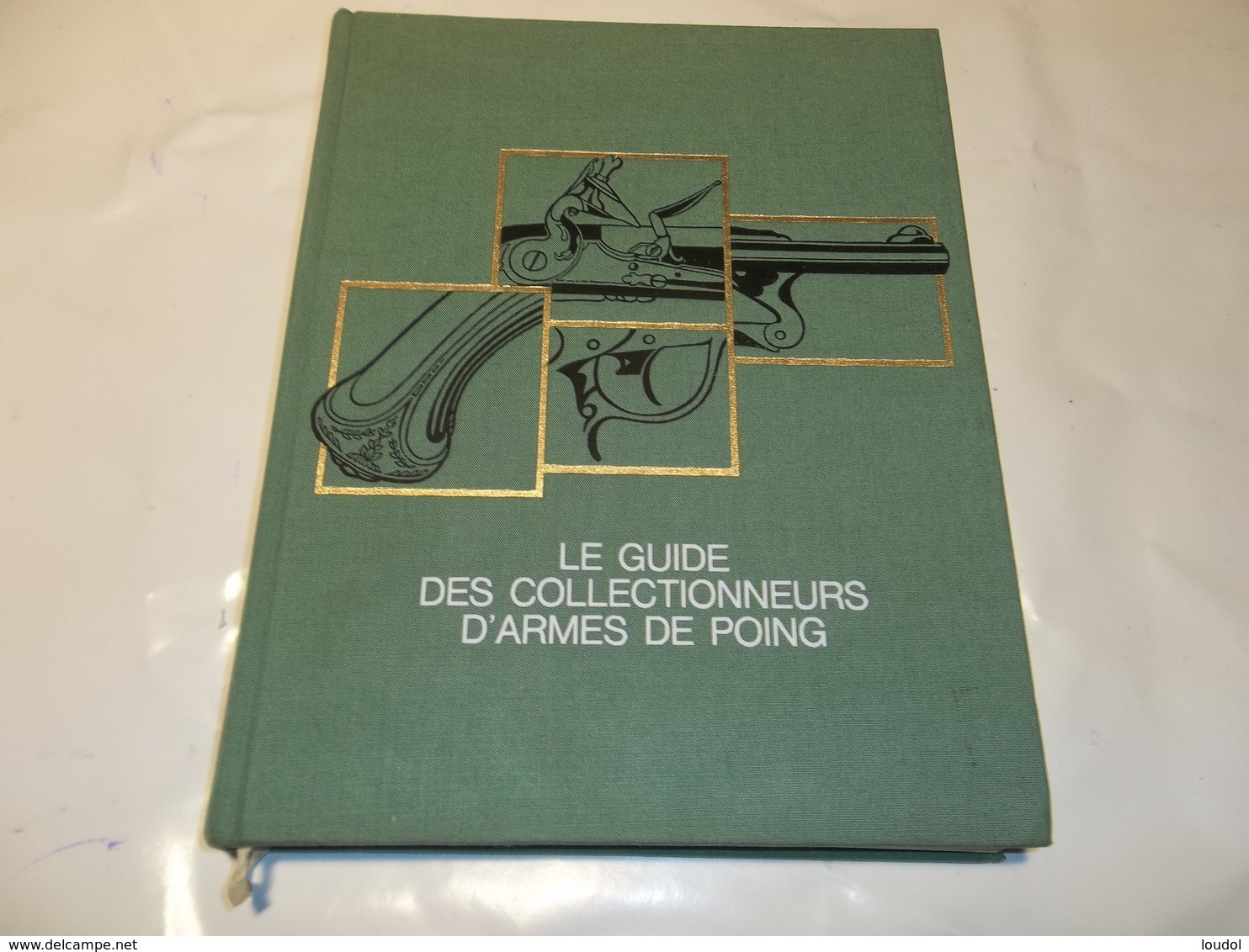 LE GUIDE DU COLLECTIONNEUR D'ARMES DE POING - Français