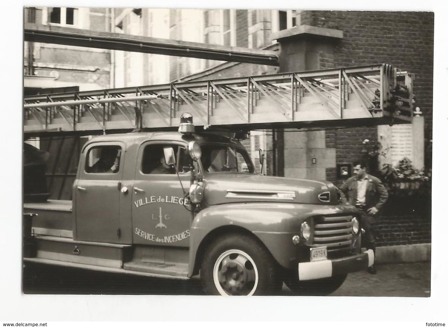 Photographie Originale Camion Pompier Ville De Liège Service Incendie Grande échelle Photo Picture Oldtimer Fire Truck - Automobiles