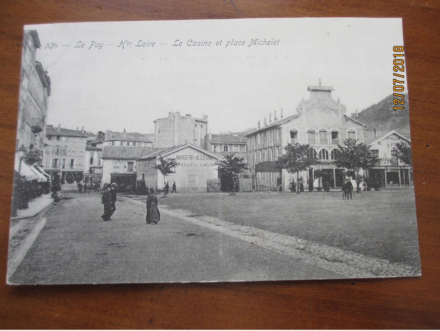 Cpa - Le Puy En Velay , Le Casino Et La Place Michelet - Le Puy En Velay