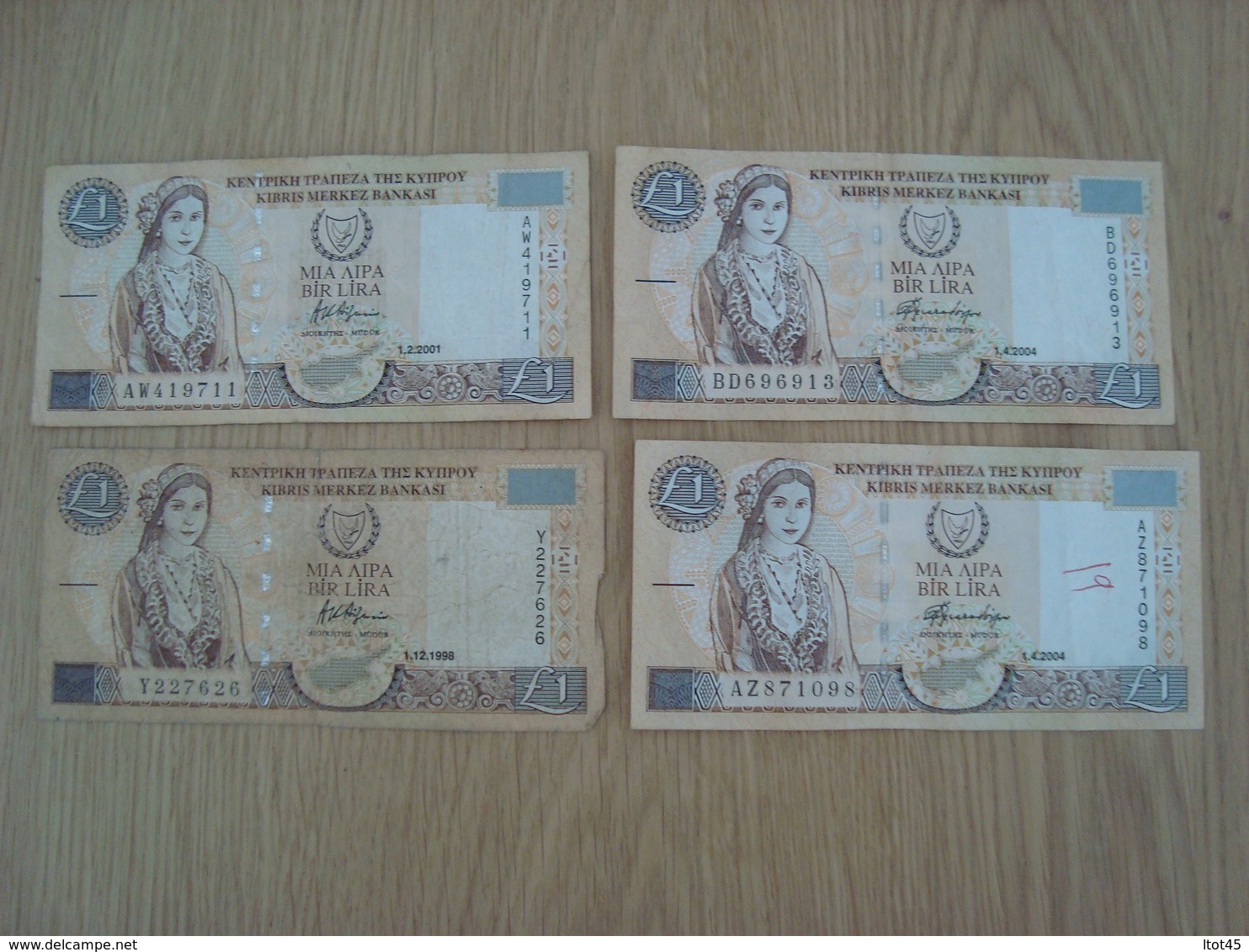 LOT DE 4 BILLETS  CENTRAL BANK OF CYPRUS ONE POUND - Cyprus