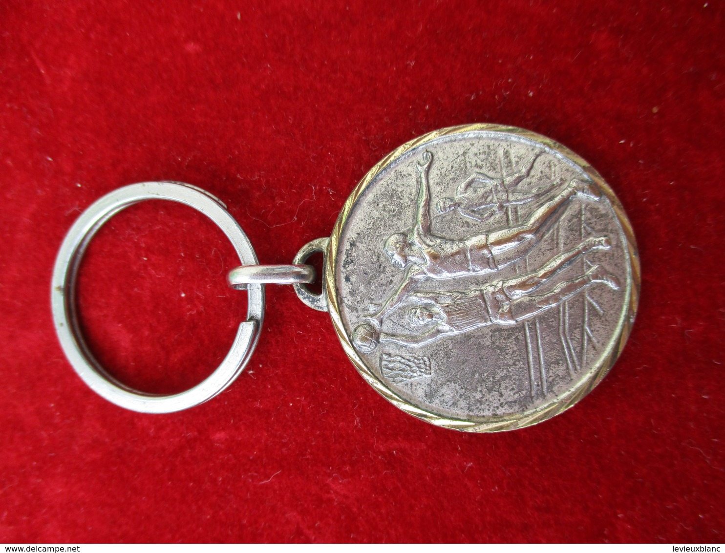 Porte-Clés Publicitaire/25 Ans / Basket De PIERRELATTE /Années 1960-80      POC334 - Key-rings