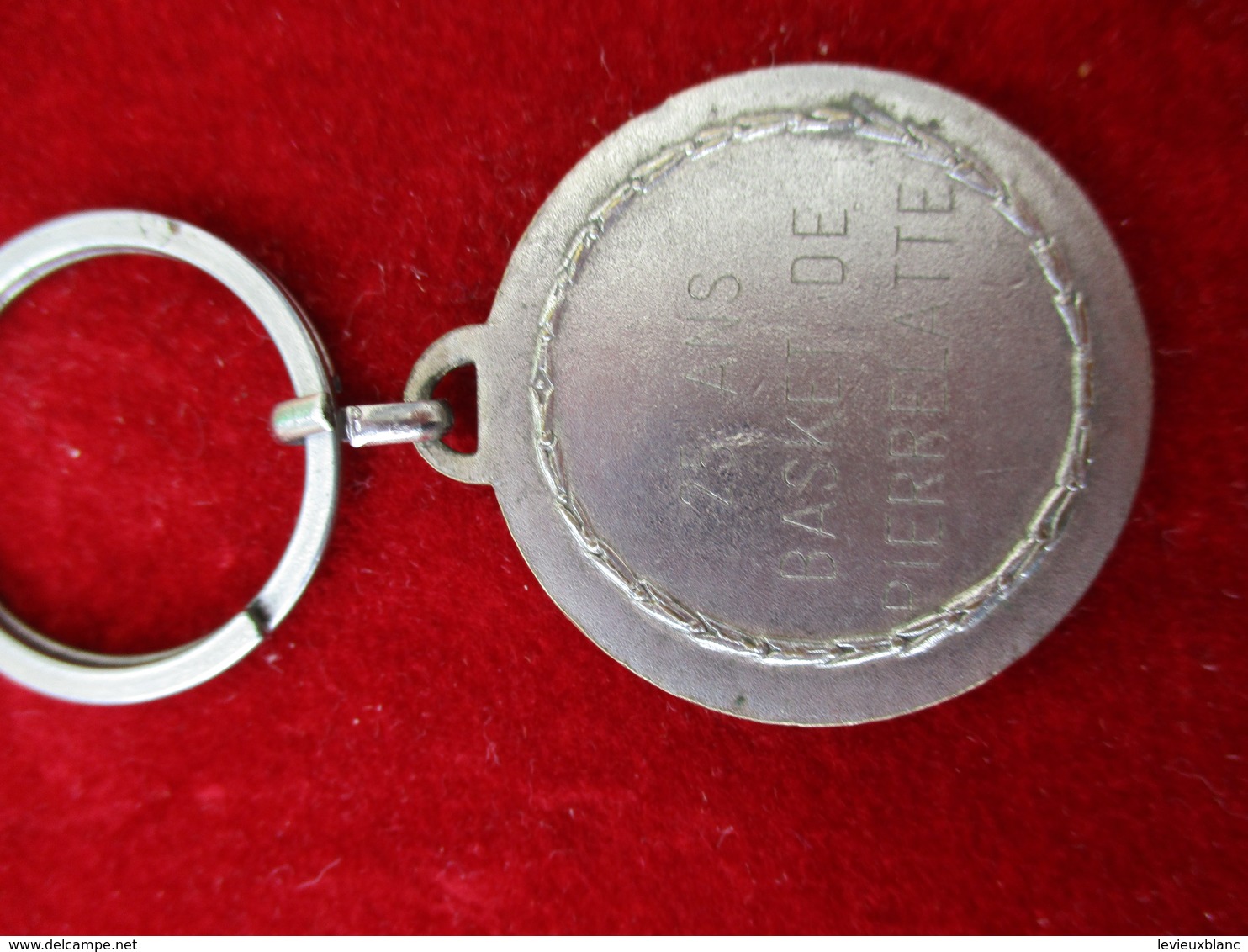 Porte-Clés Publicitaire/25 Ans / Basket De PIERRELATTE /Années 1960-80      POC334 - Key-rings