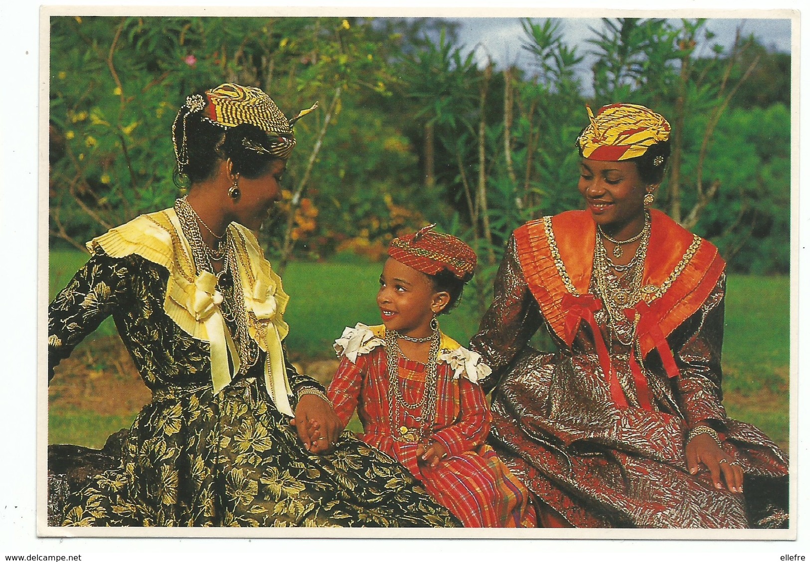 CPM Couleurs de la martinique - femme créole en costume traditionnel