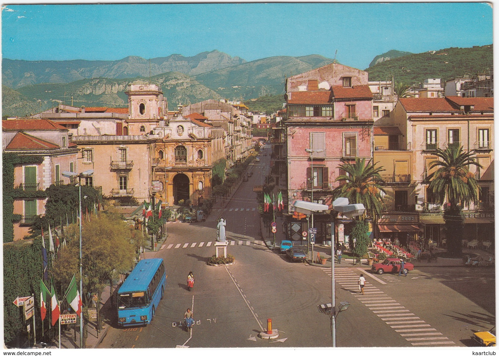 Sorrento: FIAT 370 AUTOBUS, ALFA ROMEO GIULIA, FIAT 127, SCOOTERS, PIAGGIO APE - 'Snack Bar 2002',  Piazza Tasso - Toerisme