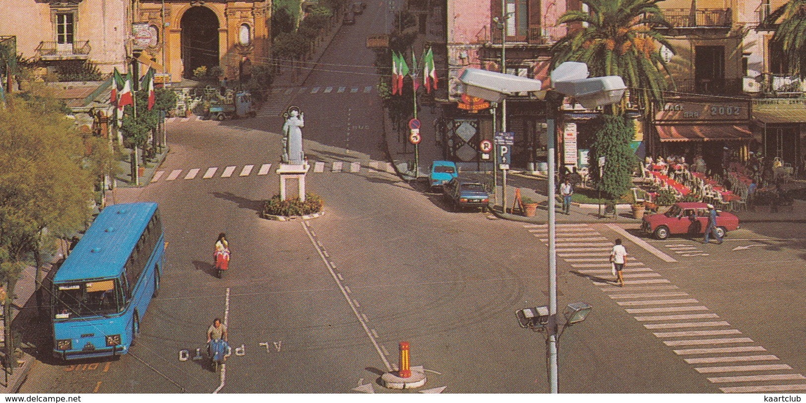 Sorrento: FIAT 370 AUTOBUS, ALFA ROMEO GIULIA, FIAT 127, SCOOTERS, PIAGGIO APE - 'Snack Bar 2002',  Piazza Tasso - Toerisme