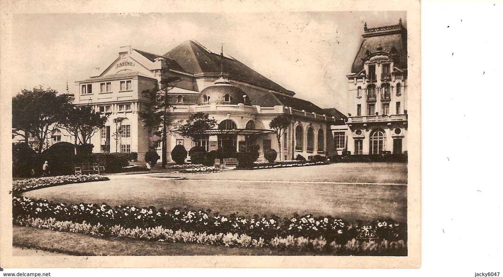 14 - Cabourg , Jardin Et Casino - Cabourg