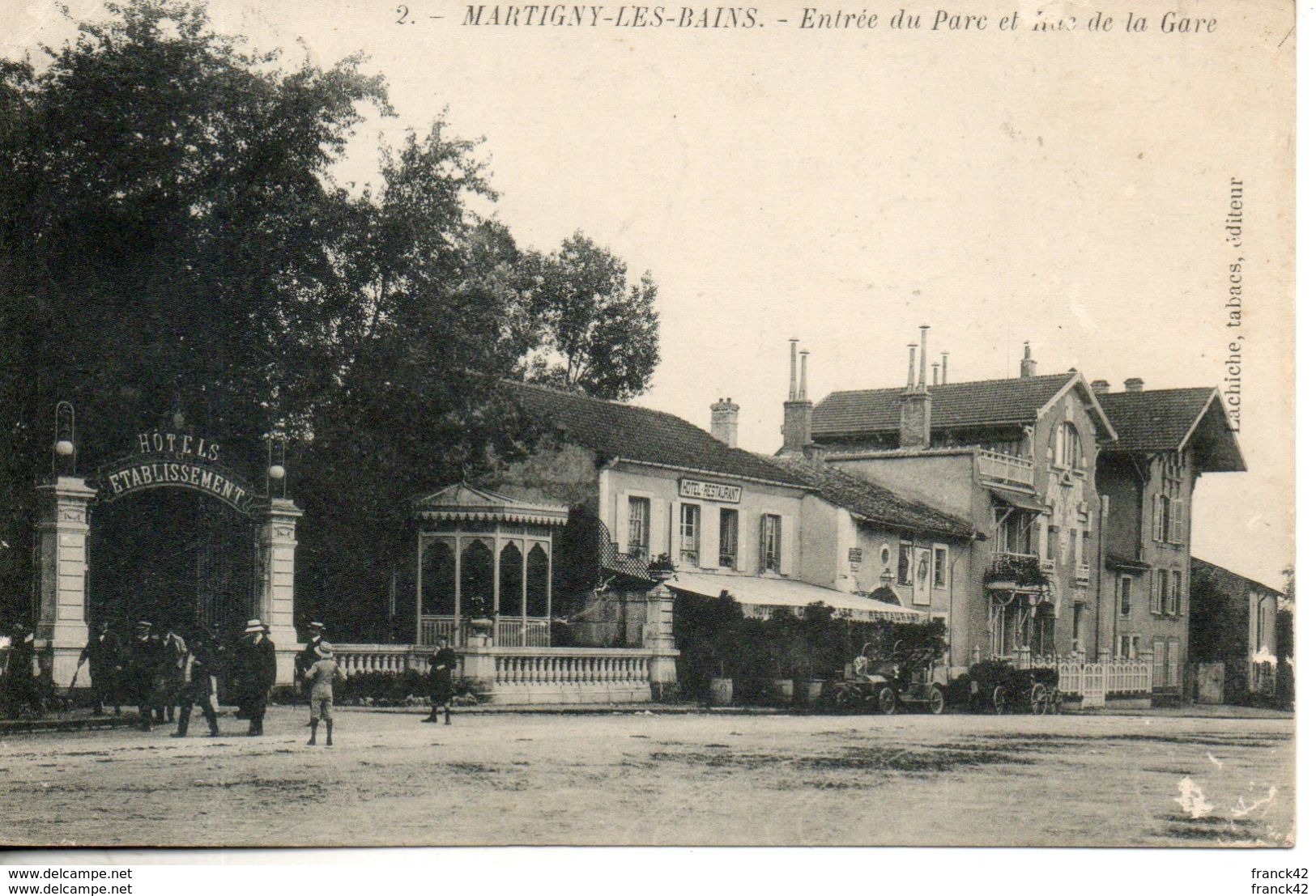 88. Martigny Les Bains. Entrée Du Parc Et Rue De La Gare - Autres & Non Classés