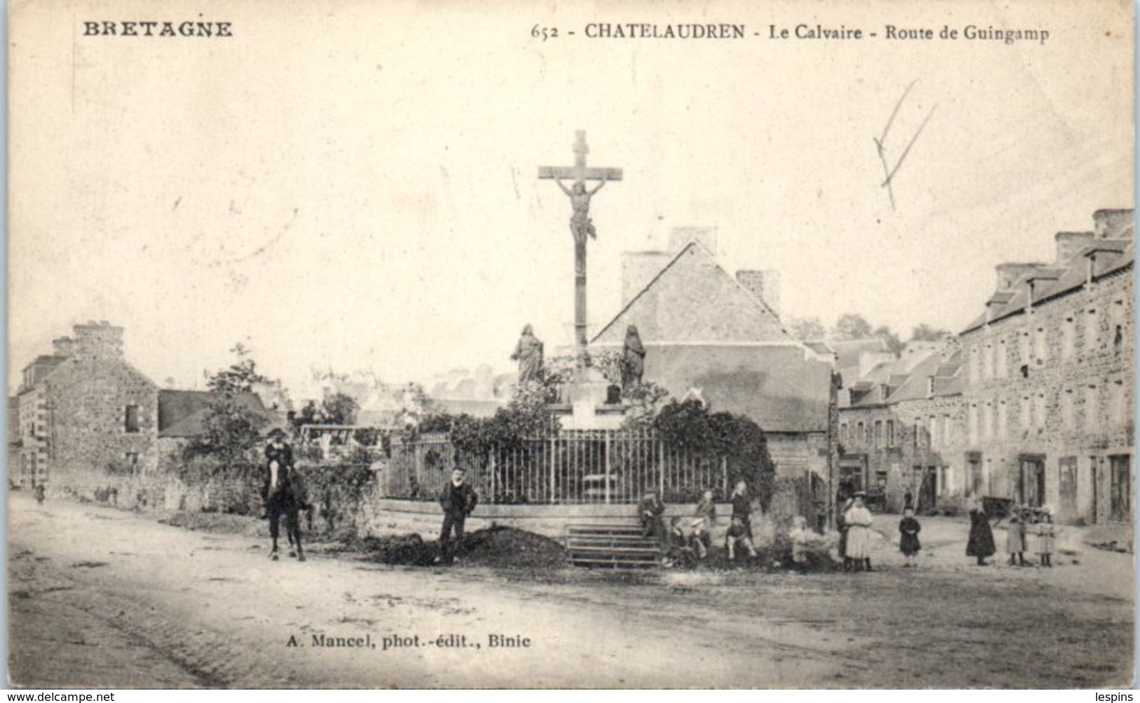 22 - CHATELAUDREN -- Le Calvaire - Route De Guingamp - Châtelaudren