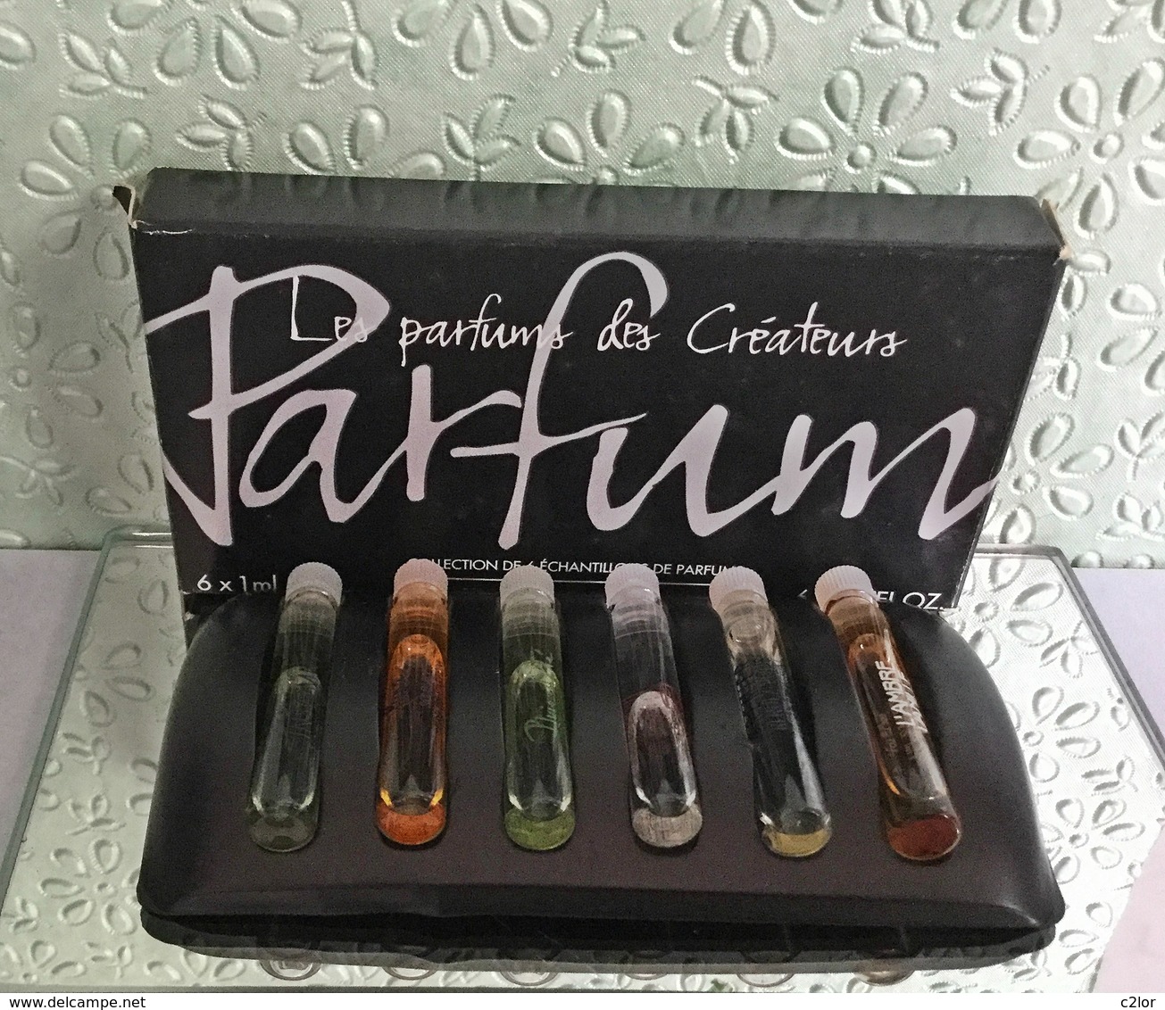 Anciens Échantillons De Collection LE PARFUM DES CRÉATEURS Dans Leur Boîte 1 Ml X 6  (M076) - Echantillons (tubes Sur Carte)