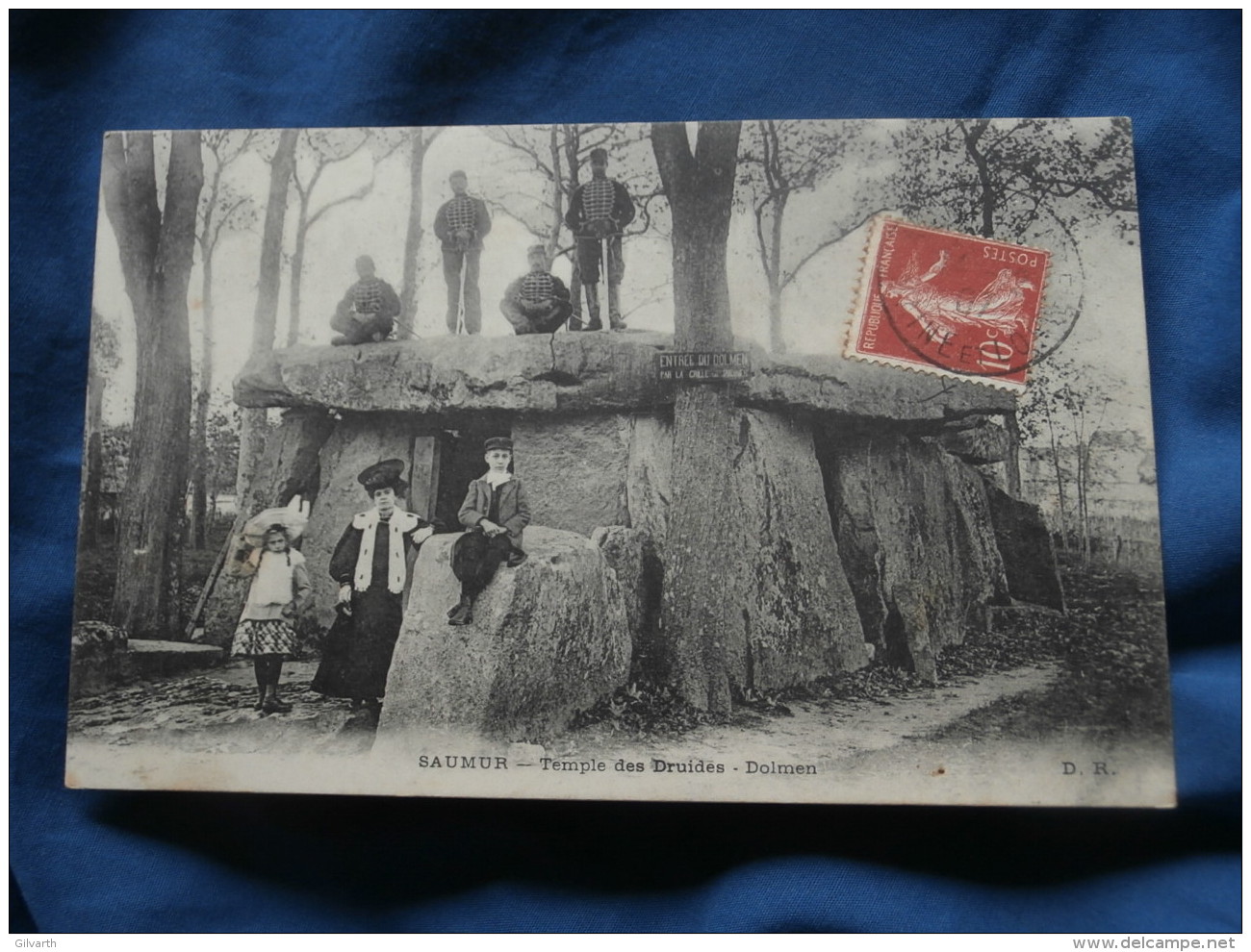 Saumur  Temple Des Druides  Dolmen  Animée : Cavaliers De Remonte, Femme élégante  Circulée 1907 - R207 - Saumur