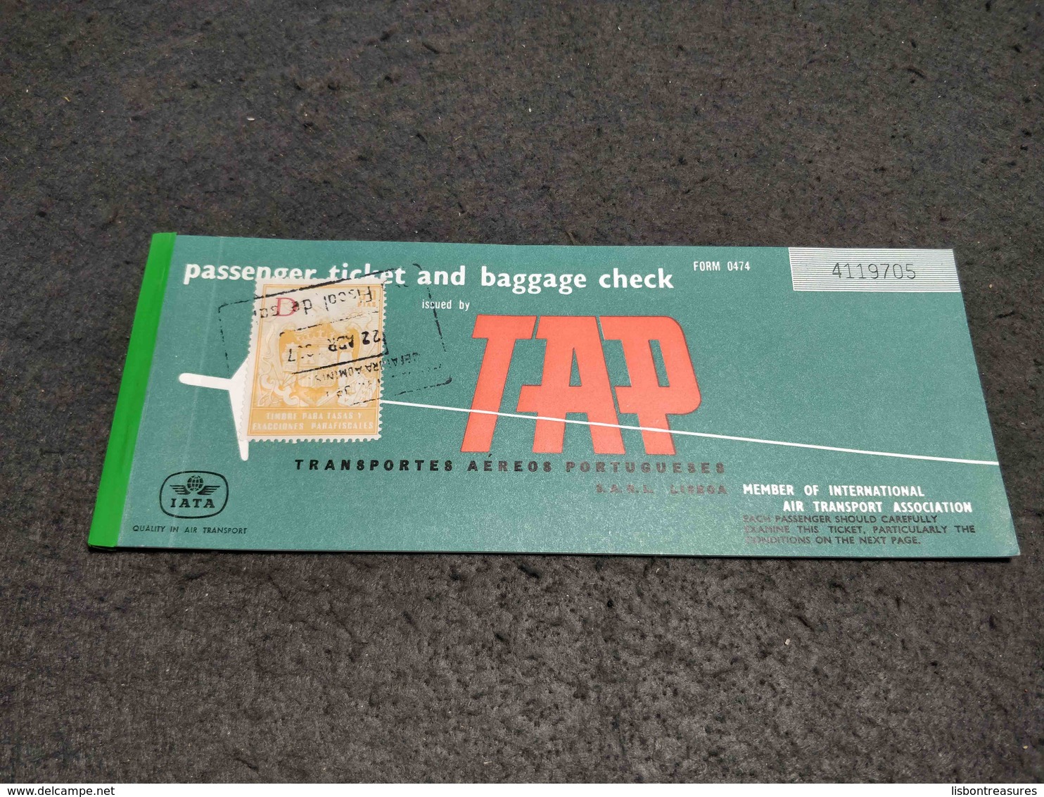 RARE VINTAGE TICKET PORTUGAL TAP AIR LINES  WITH SPANISH STAMP 1967 - Europe