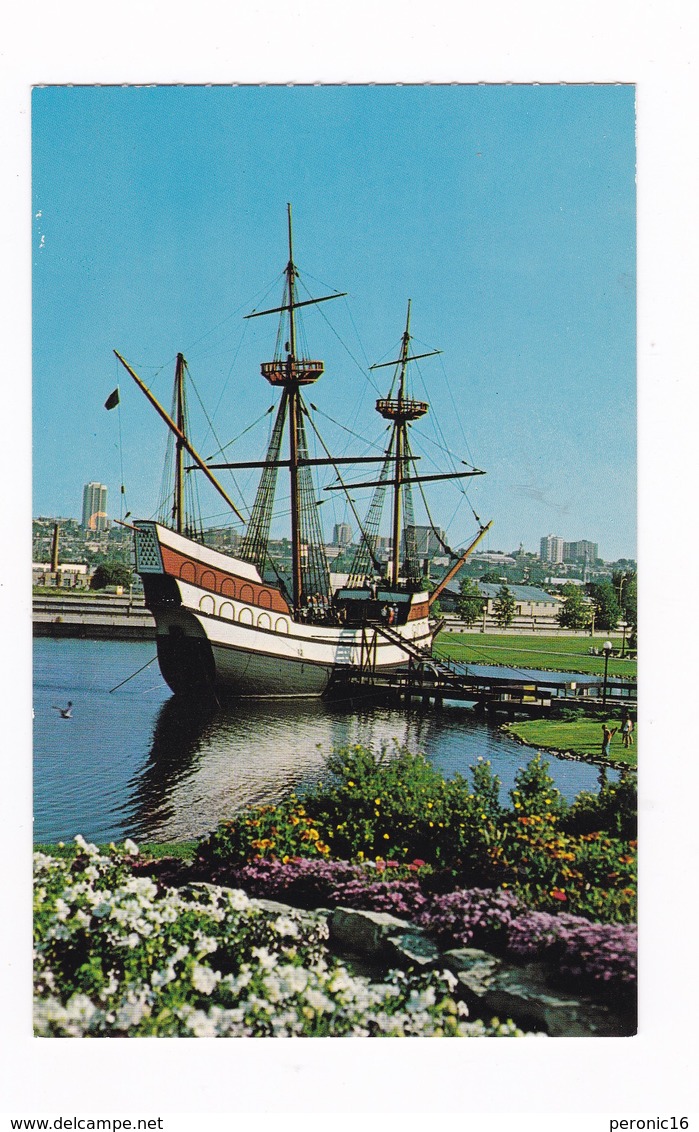 Belle CPM Coul. Québec (Canada), Bateau La Grande Hermine, Années 1950-1960 - Québec - La Cité