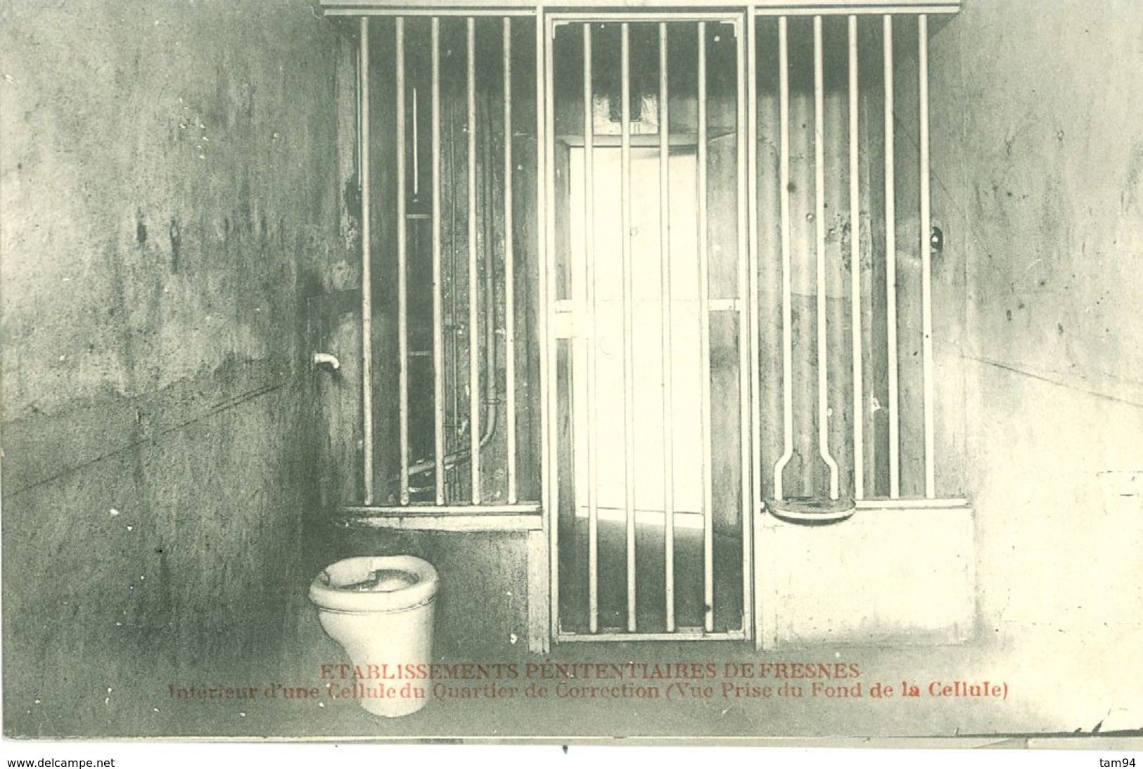 Prison De Fresnes (94) : Intérieur D'une Cellule Du Quartier De Correction (vue Prise Du Fond De La Cellule) - Bagne & Bagnards