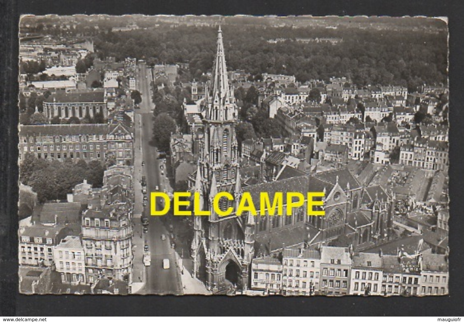 DF / 59 NORD / LILLE / VUE AÉRIENNE DU QUARTIER DE L' ÉGLISE DU SACRÉ-COEUR / CIRCULÉE EN 1958 - Lille