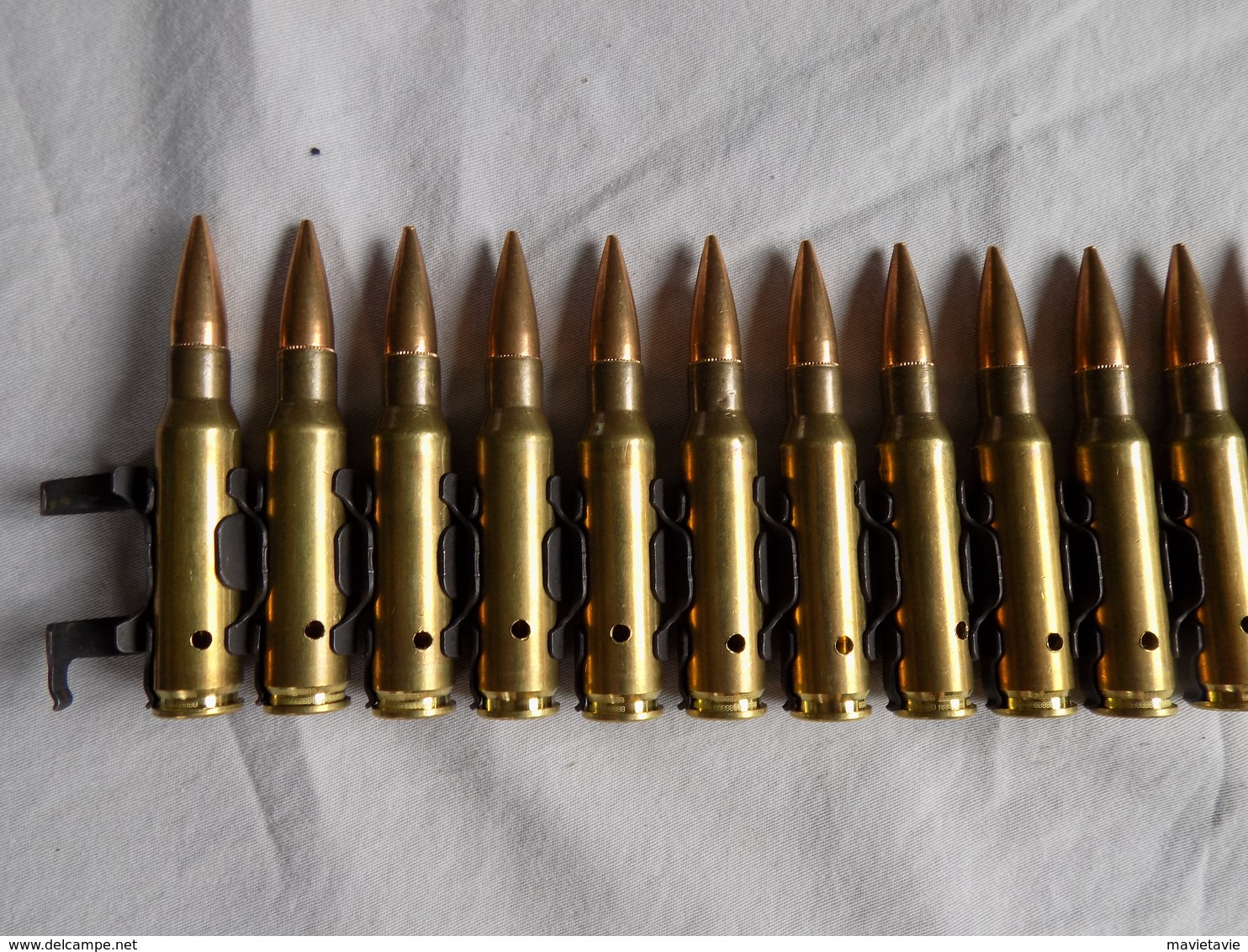 Bande de 23 cartouches calibre 7.62x51 neutralisees par perçage