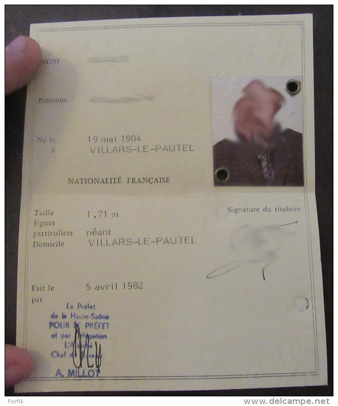 2 Timbres Fiscaux 50 Francs Sur Carte D'identité Délivrée En 1982 - Autres & Non Classés