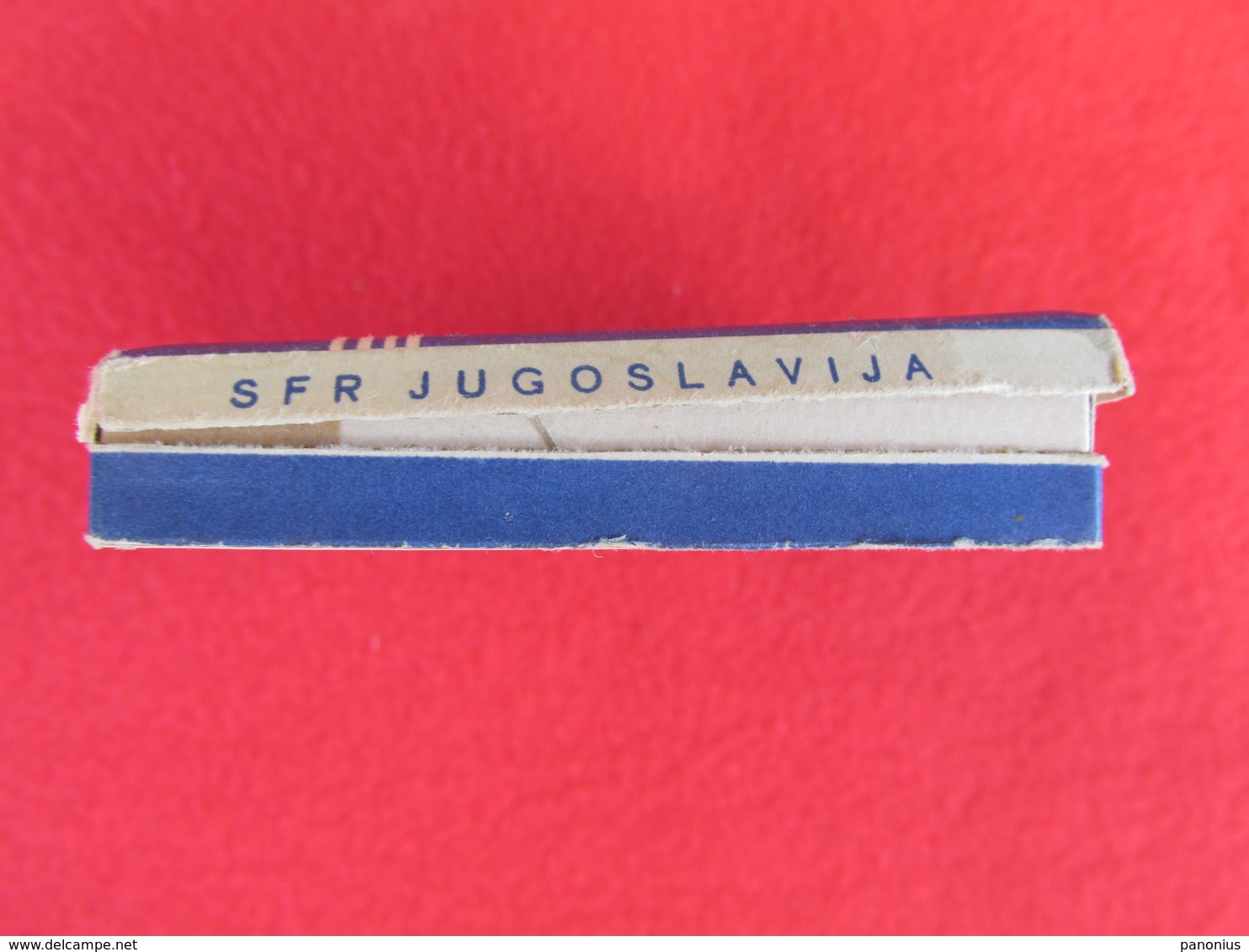 TOBACCO VINTAGE CARDBOARD BOX  MORAVA - FACTORY ROVINJ YUGOSLAVIA WITH CIGARETTES INSIDE - Contenitori Di Tabacco (vuoti)