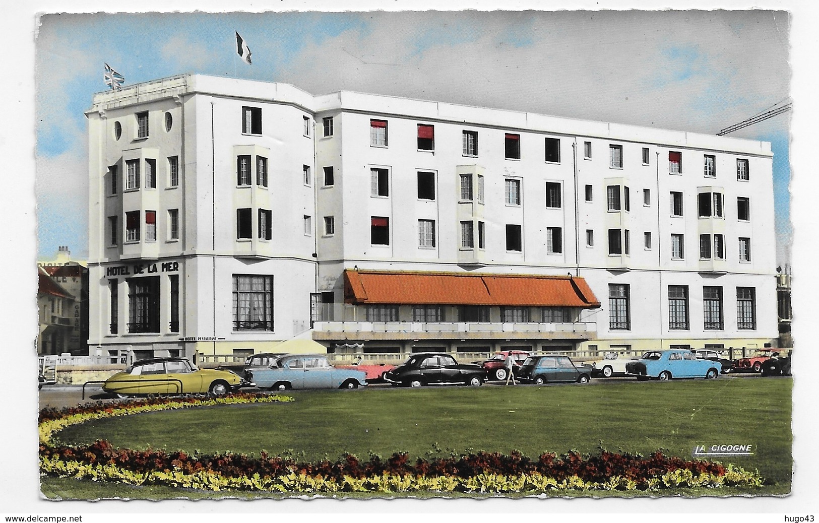 LE TOUQUET - L' HOTEL DE LA MER AVEC VIEILLES VOITURES - CITROEN DS - FORMAT CPA VOYAGEE - Le Touquet