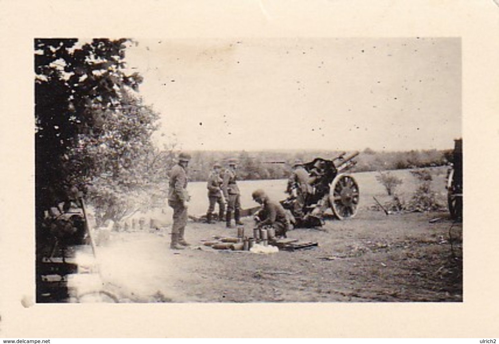 Foto Deutsche Soldaten Mit Geschütz In Feuerstellung - Artillerie - 2. WK - 6*4cm (35773) - Guerre, Militaire