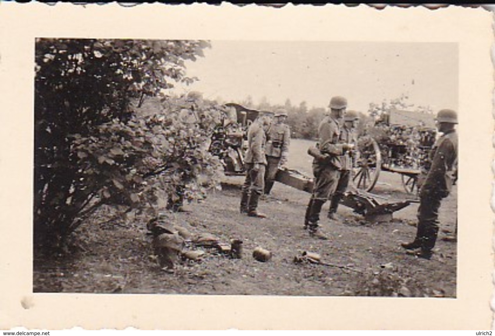 Foto Deutsche Soldaten Mit Geschütz In Feuerstellung - Artillerie - 2. WK - 6*4cm (35778) - Krieg, Militär