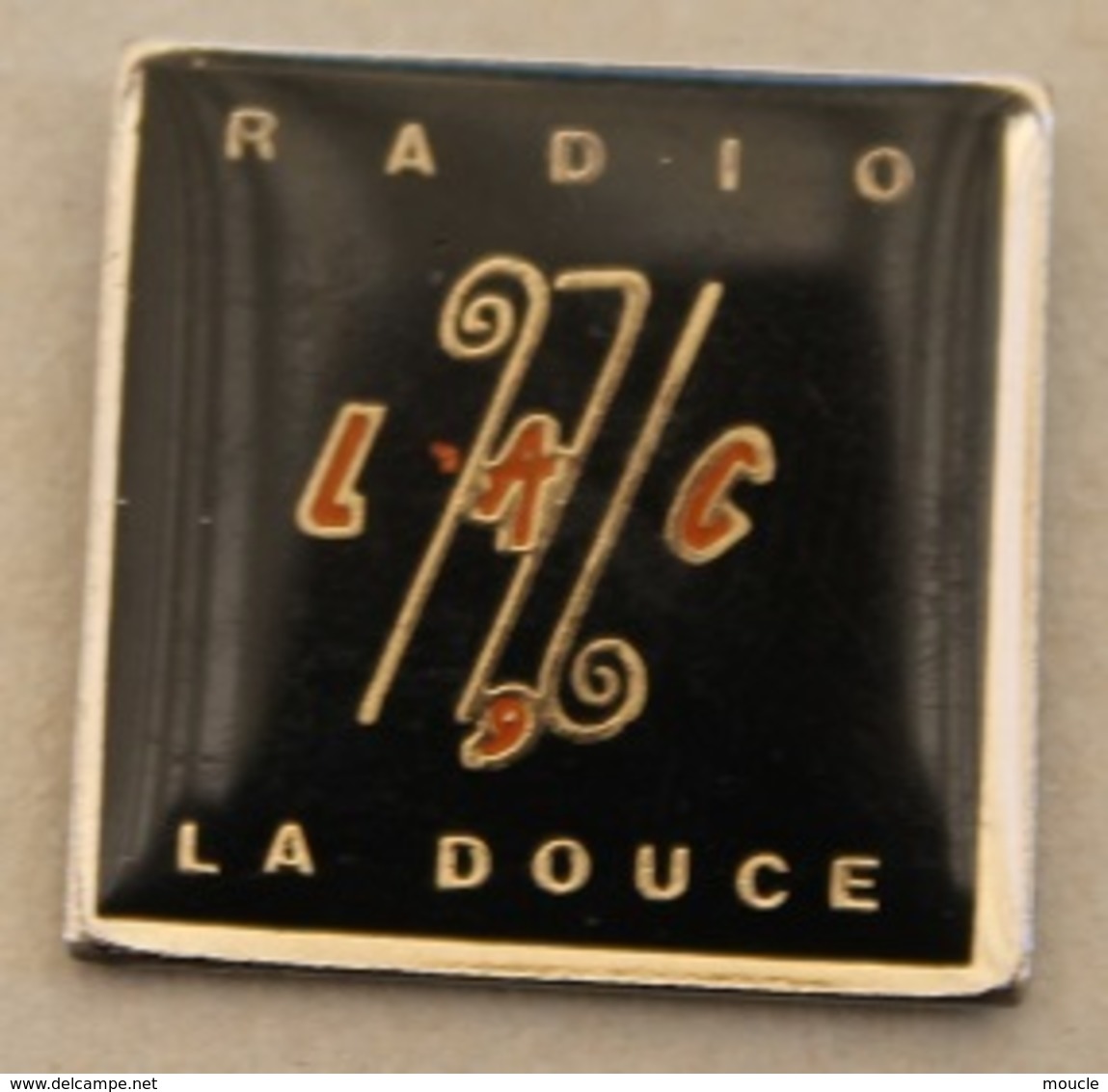 RADIO LAC LA DOUCE - GENEVE - SUISSE - RADIO SWISS -     (20) - Medios De Comunicación