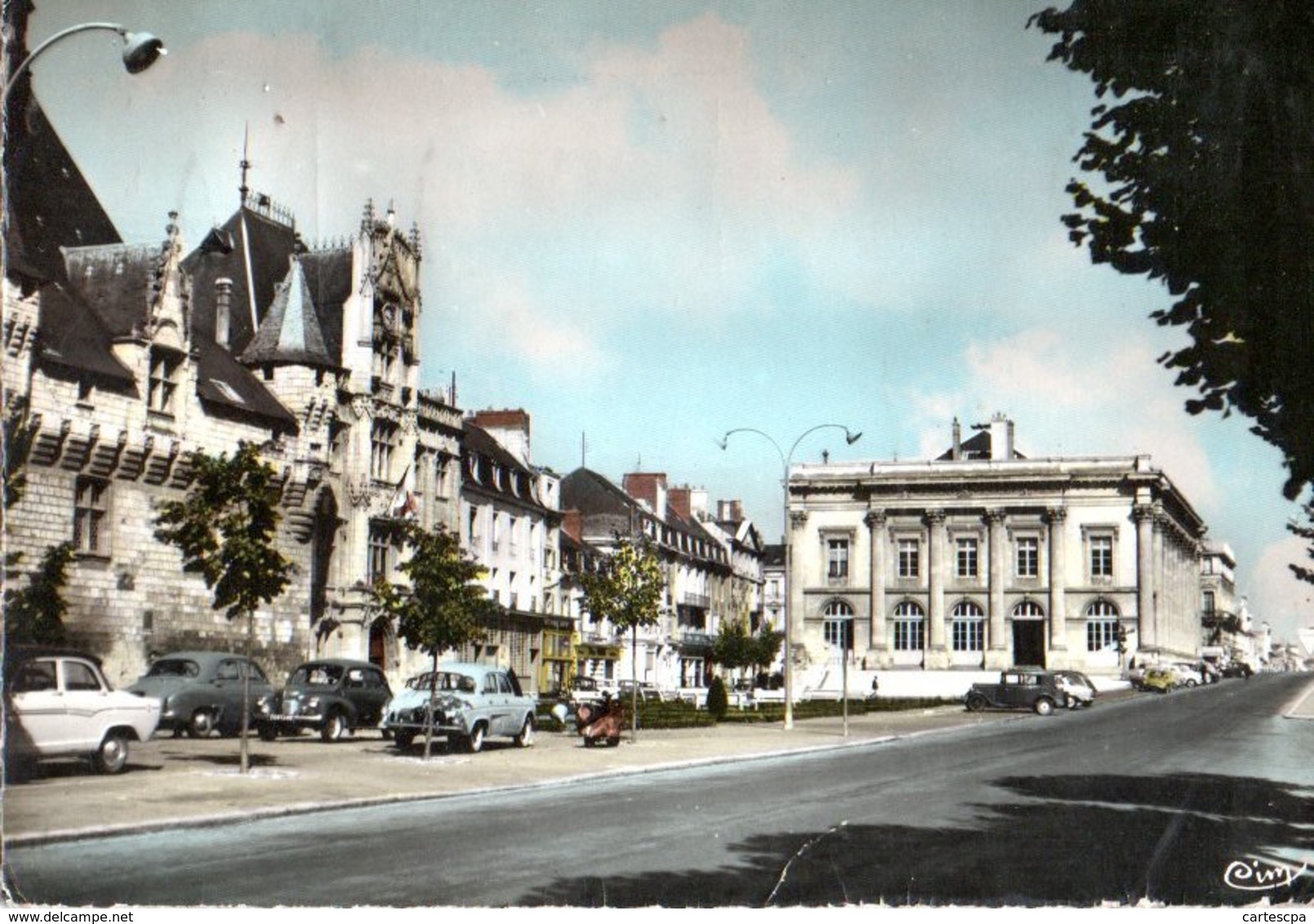 Saumur L'hotel De Ville Et Le Theatre 1964 CPM Ou CPSM - Saumur