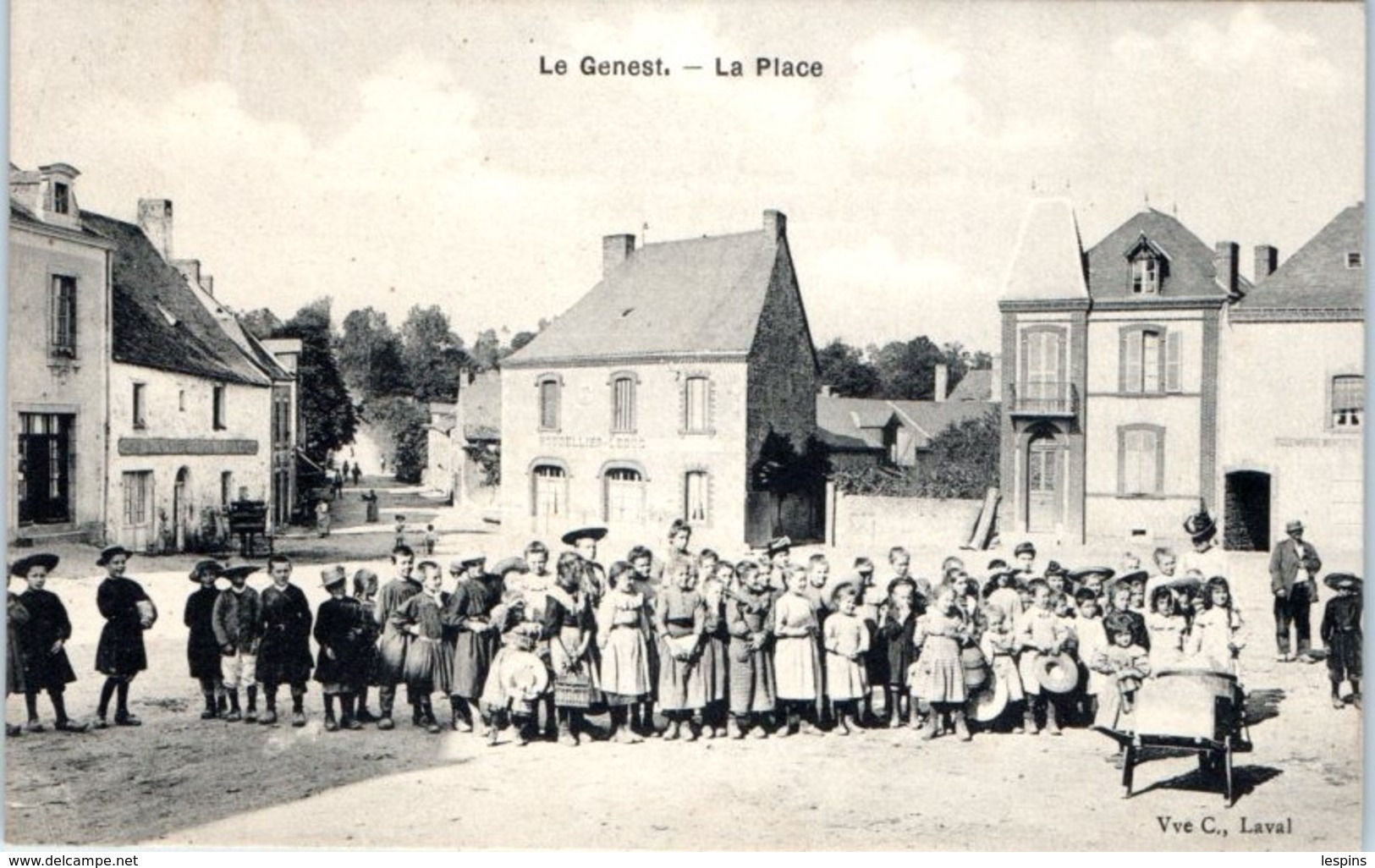53 - Le GENEST -- La Place - Le Genest Saint Isle